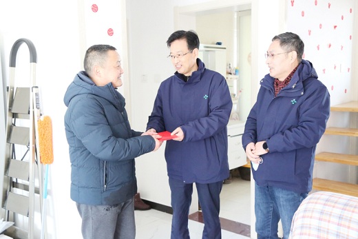 集團(tuán)公司扎實(shí)開展好春節(jié)向困難職工送溫暖活動