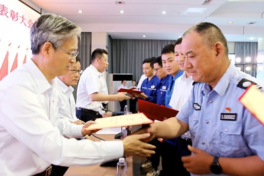 慶祝建黨104周年    集團公司表彰“兩優(yōu)一先”