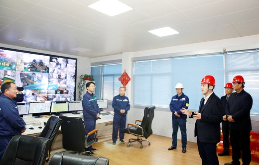 孔濤春節(jié)前看望慰問(wèn)華興化工一線員工