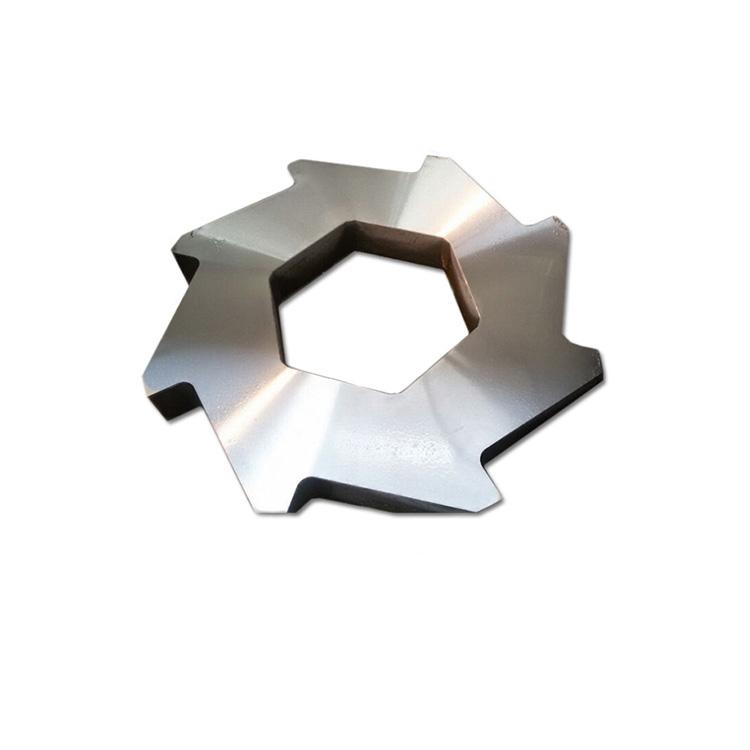 集團表彰電工比武優(yōu)勝者和合理化建議先進